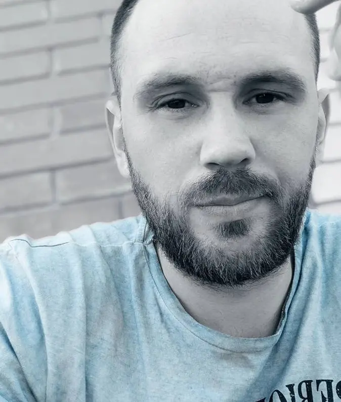Oleg - monument engraving specialist